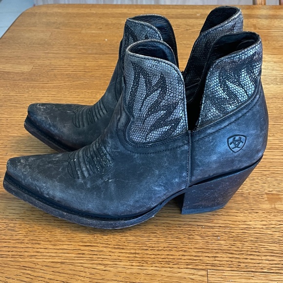 Ariat Hazel Sz 7.5 Women's Distressed Black Ankle Booties - Picture 3 of 16